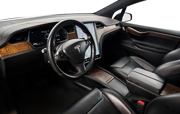 Tesla Model X 9 of 24