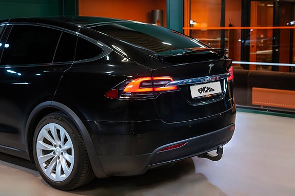 Tesla Model X 4 of 24