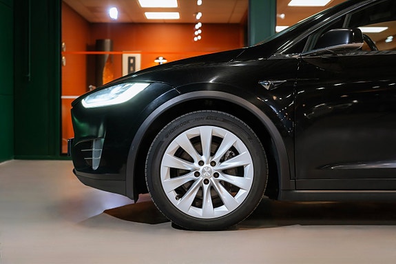Tesla Model X 7 of 24
