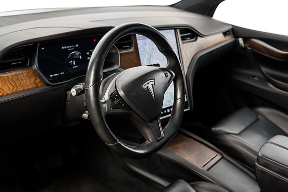 Tesla Model X 10 of 24