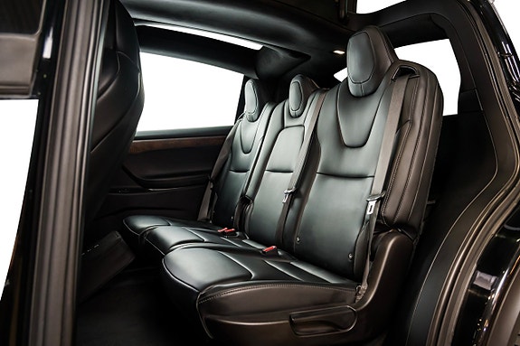 Tesla Model X 24 of 24