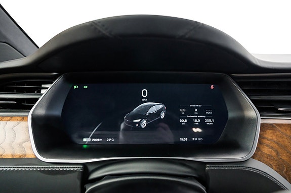 Tesla Model X 12 of 24