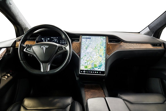 Tesla Model X 18 of 24