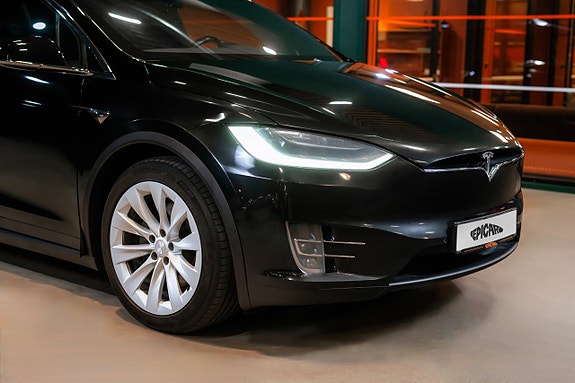 Tesla Model X 2 of 24