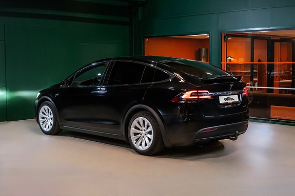 Tesla Model X 3 of 24