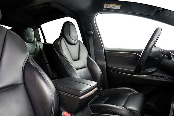 Tesla Model X 22 of 24