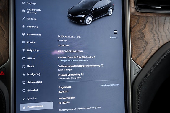 Tesla Model X 15 of 24