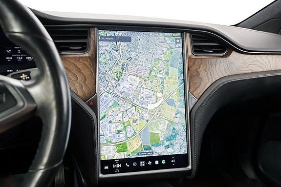 Tesla Model X 13 of 24
