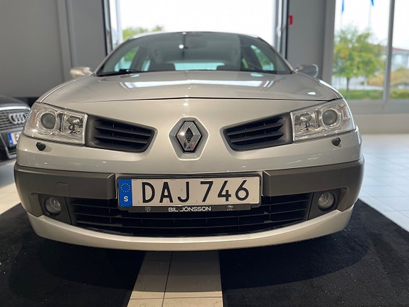 Renault Megane 2 of 12
