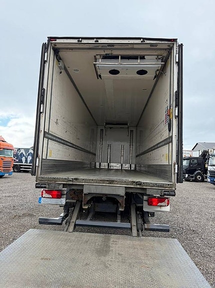 Scania P340 LB6X2*4HNB Serie 6021 8 of 10