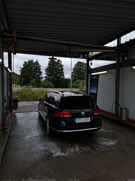 Volkswagen Passat 2 of 11