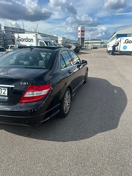Mercedes-Benz C200 4 of 12