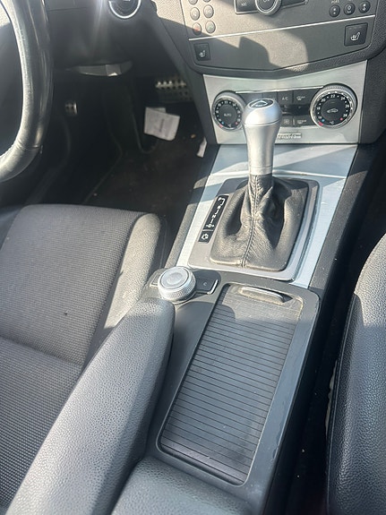 Mercedes-Benz C200 7 of 12