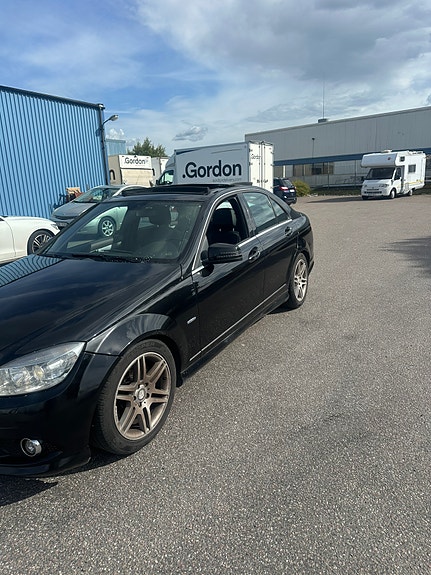 Mercedes-Benz C200 3 of 12
