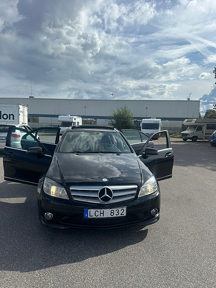 Mercedes-Benz C200 12 of 12