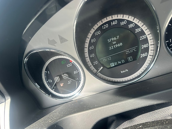 Mercedes-Benz C200 5 of 12