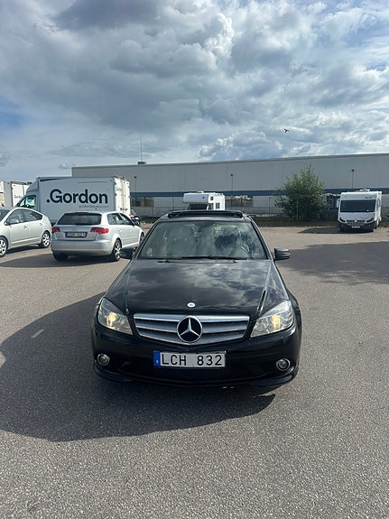 Mercedes-Benz C200 11 of 12
