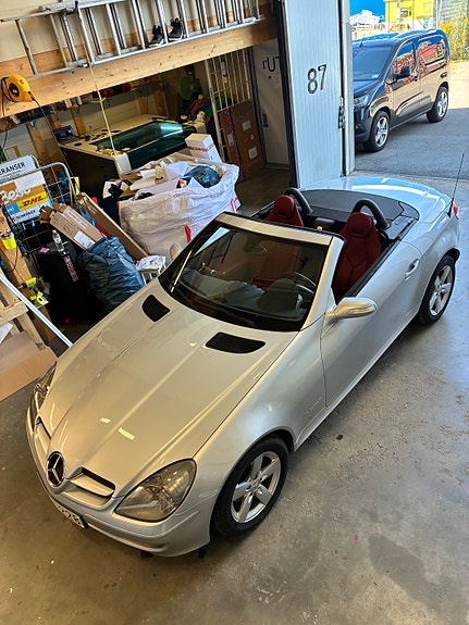 Mercedes-Benz SLK200 2 of 7