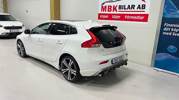 Volvo V40 8 of 28