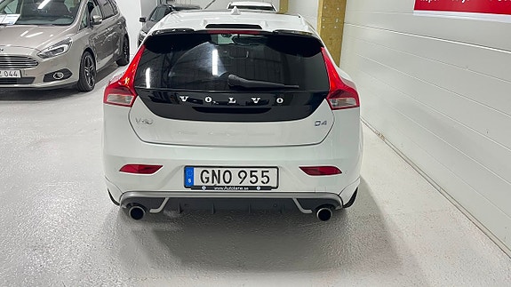 Volvo V40 7 of 28