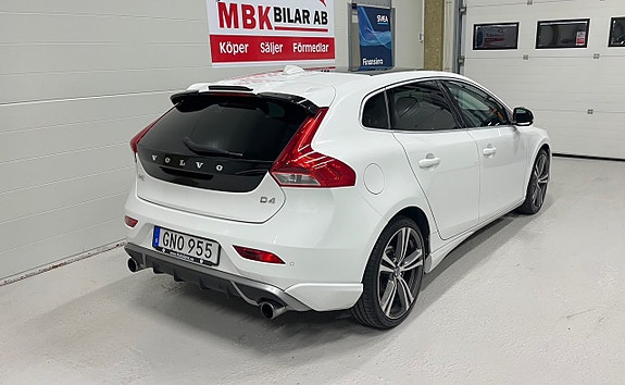 Volvo V40 6 of 28