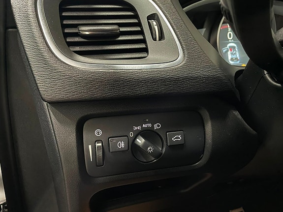 Volvo V40 12 of 28
