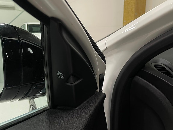 Volvo V40 11 of 28