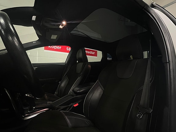 Volvo V40 18 of 28