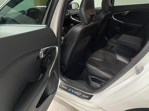 Volvo V40 20 of 28