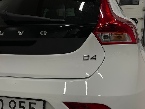 Volvo V40 27 of 28