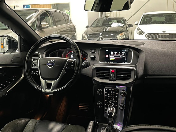 Volvo V40 13 of 28