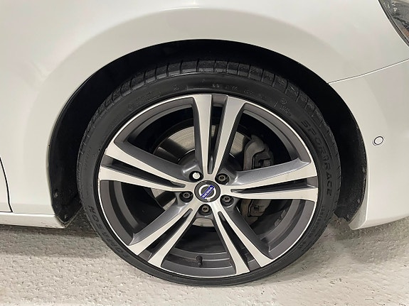 Volvo V40 25 of 28