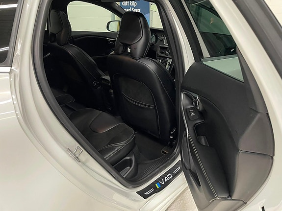 Volvo V40 22 of 28