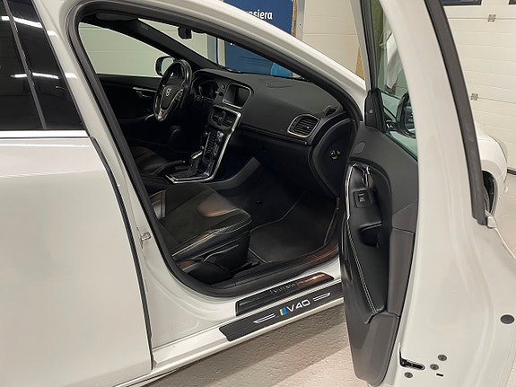 Volvo V40 19 of 28