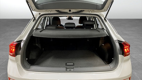 Volkswagen T-Roc 12 of 12