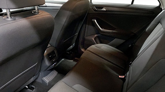 Volkswagen T-Roc 11 of 12