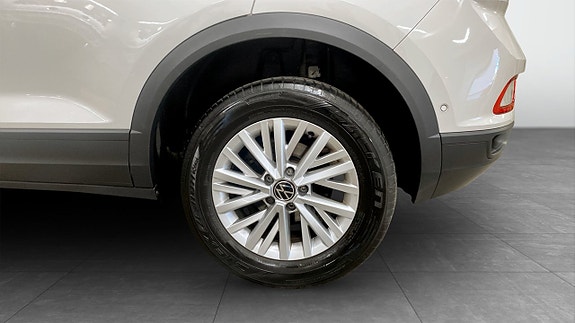 Volkswagen T-Roc 6 of 12