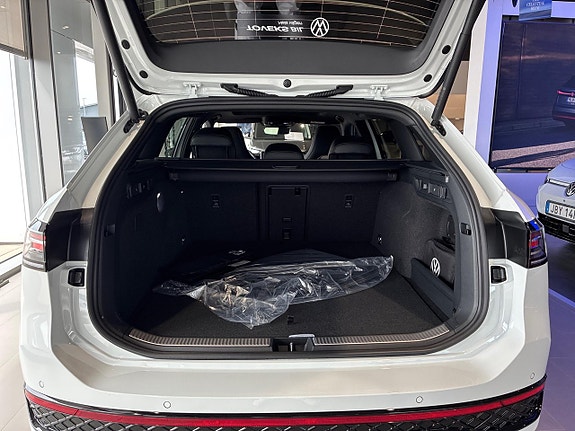 Volkswagen Passat 11 of 12