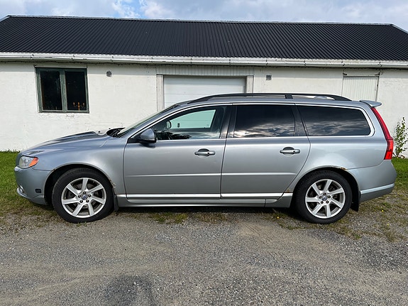 Volvo V70 2 of 14