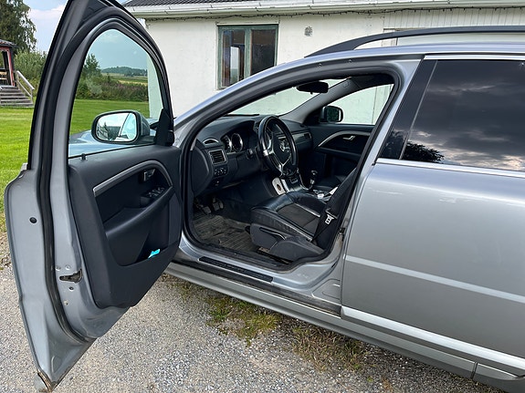 Volvo V70 4 of 14