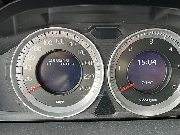 Volvo V70 3 of 14