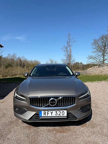 Volvo V60 2 of 10