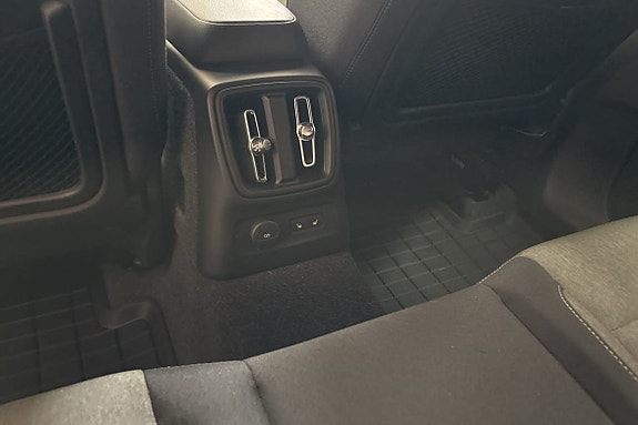 Volvo XC40 16 of 29