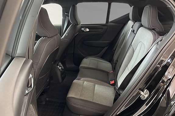 Volvo XC40 8 of 29