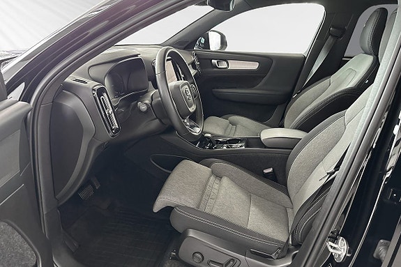 Volvo XC40 7 of 29