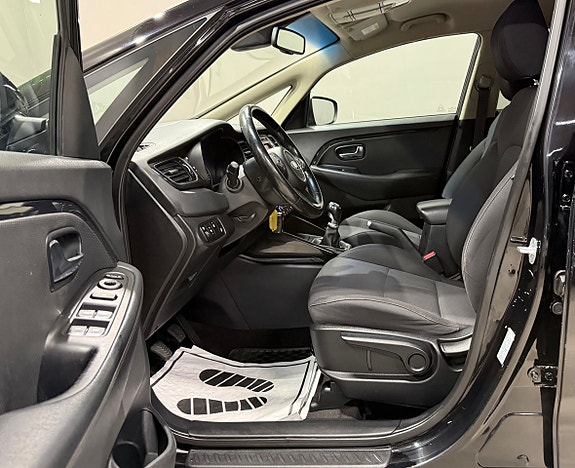 Kia Carens 8 of 19