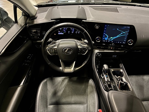 Lexus NX350h 18 of 26