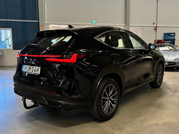 Lexus NX350h 3 of 26