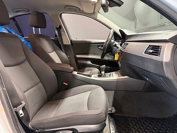 BMW 320i 8 of 10