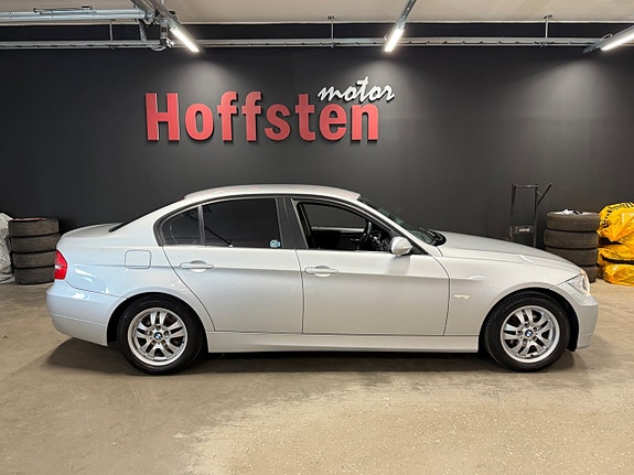 BMW 320i 2 of 10